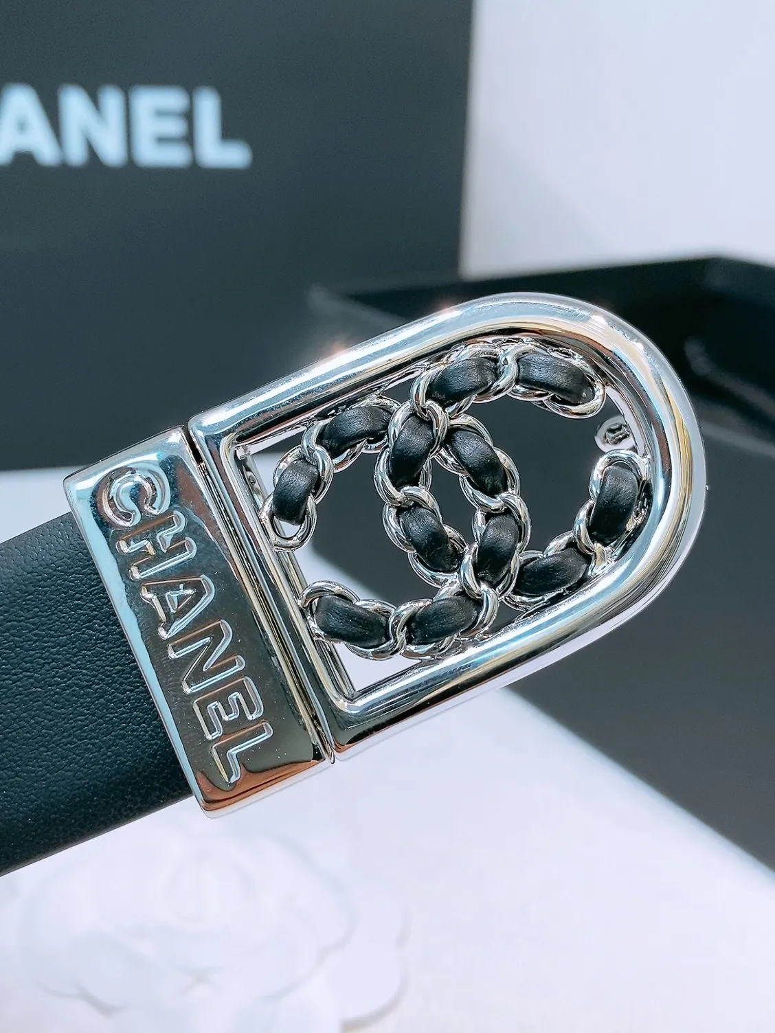 💰460💰Full package💰 💍Purchase level Chanel ⚡️🌹New belt This is made of cow leather. The classic leather chain double C is wrapped in gold metal. It is more textured than the previous simple logo buckle. It is super versatile. No matter what style of clothing it is paired with, it can instantly enhance the overall fashion sense. Rotatable. Two colors available. Width: 30 mm.