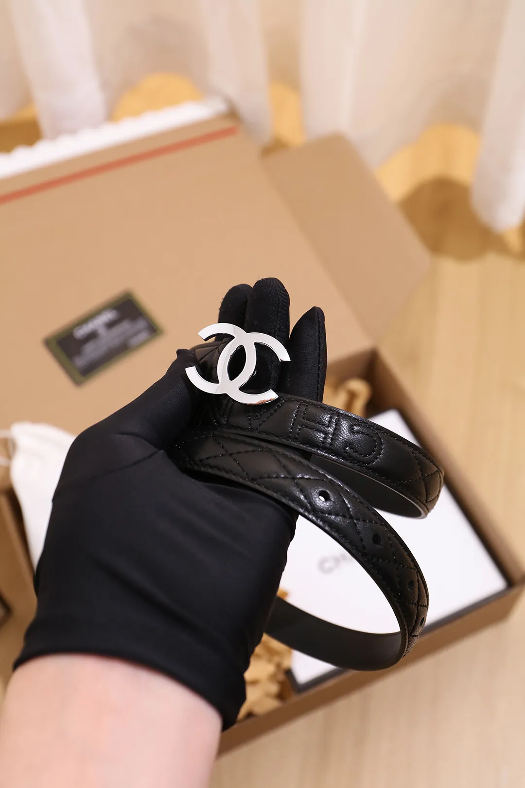 💰460💰Full package💰 💍Purchase grade Chanel Width 2.0cm Double-sided first-layer calfskin, fine workmanship, soft and full leather. Discount: A variety of styles can be matched. Size: 90-110cm. Packaging: full set of packaging.