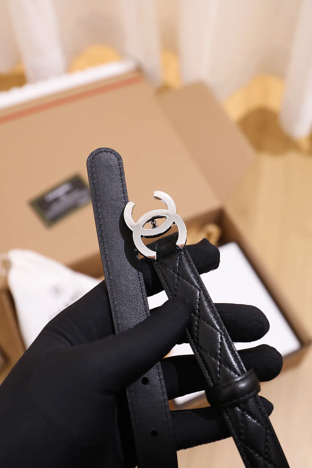 💰460💰Full package💰 💍Purchase grade Chanel Width 2.0cm Double-sided first-layer calfskin, fine workmanship, soft and full leather. Discount: A variety of styles can be matched. Size: 90-110cm. Packaging: full set of packaging.