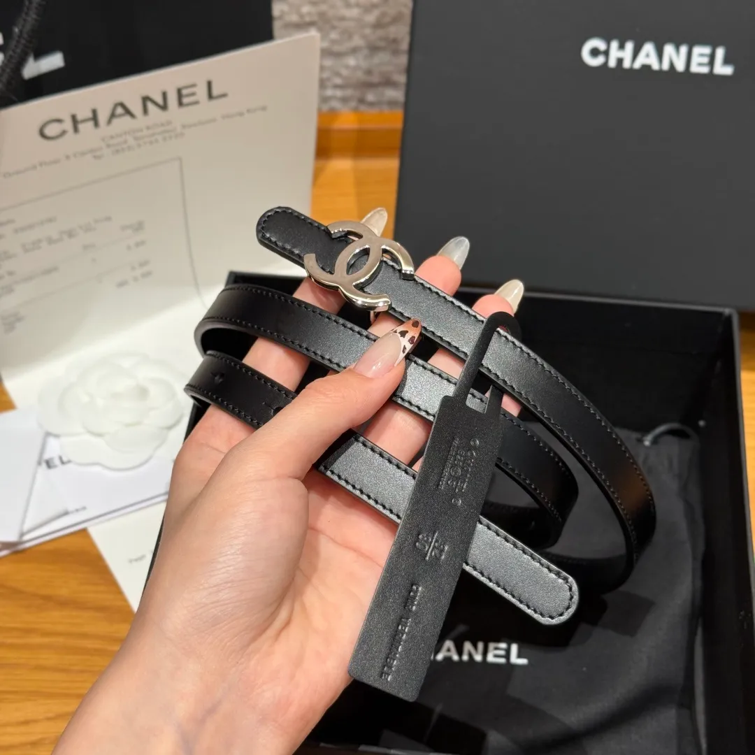💰440💰Full package💰 💍Purchase level Chanel ⚡️🌹New narrow double-sided belt Chanel classic double-sided belt, made of high-quality calfskin, more suitable for summer, suitable for matching pants and skirts, very versatile 👍, the overall details are very surprising, full of design 👍🏻 Width: 15 mm