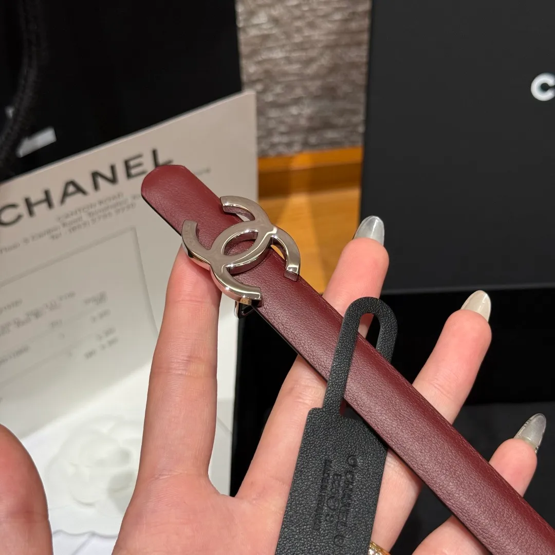 💰440💰Full package💰 💍Purchase level Chanel ⚡️🌹New narrow double-sided belt Chanel classic double-sided belt, made of high-quality calfskin, more suitable for summer, suitable for matching pants and skirts, very versatile 👍, the overall details are very surprising, full of design 👍🏻 Width: 15 mm