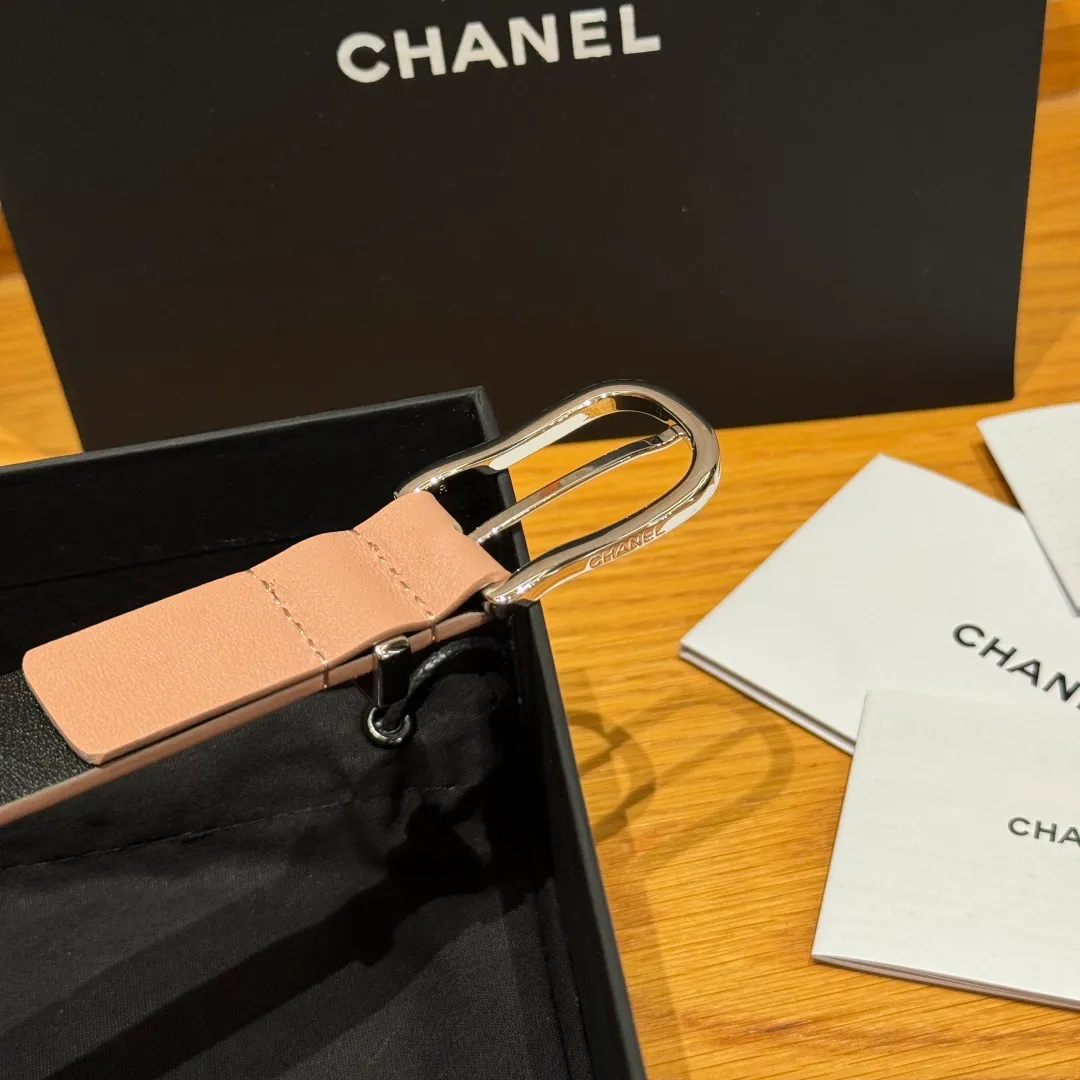 💰440💰Full package💰 💍Purchasing agent grade Chanel ⚡️🌹U-shaped women's belt This is made of imported cowhide, and the hardware is designed with a U-shaped pin buckle. Wearing the belt shows your waistline, enhances your temperament, and instantly becomes fashionable. It is a classic embellishment. Whether it is daily travel or attending important occasions, it can easily control various styles of clothing.⚡️🌹Width: 20 mm