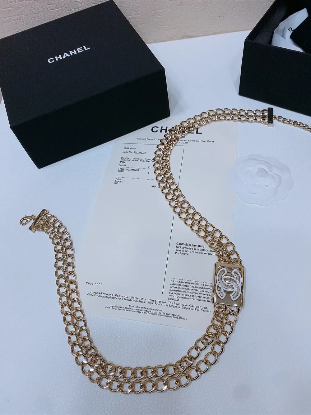 💰560💰Full package💰 💍Purchase level Chanel⚡️🌹25 early spring chain belt, metal and resin black and white⚡️🌹CC classic logo hollow mark, light gold metal⚡️🌹One size fits all