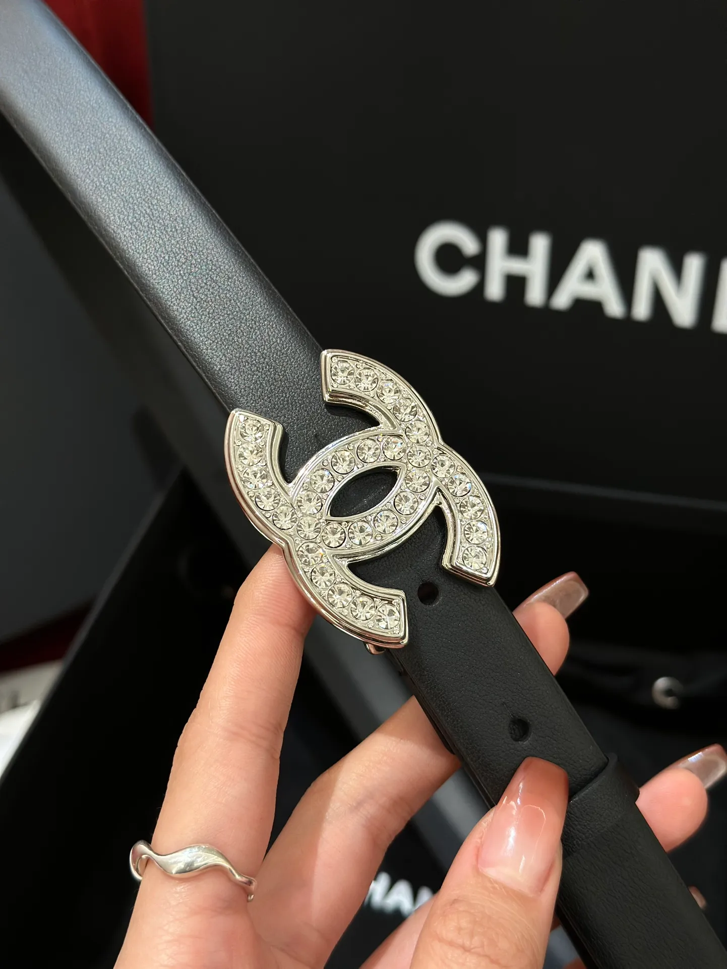 💰480💰Full package💰 💍Purchase level CHANEL⚡️🌹Latest fashion styles for women‼ ️‼ ️ The tail has a double C classic logo, top quality, genuine molded high-end custom leather hardware, custom pure steel hardware buckles, the belt adopts an elastic waist design to achieve a slimming effect, genuine positioning logo printing, comparable to the genuine product ⚡️🌹 Width 2.0cm