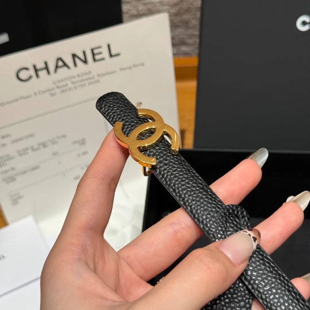💰440💰Full package💰 💍Purchase level Chanel ⚡️🌹New narrow double-sided belt Chanel classic double-sided belt, made of high-quality calfskin, more suitable for summer, suitable for matching pants and skirts, very versatile 👍, the overall details are very surprising, full of design 👍🏻 Width: 15 mm