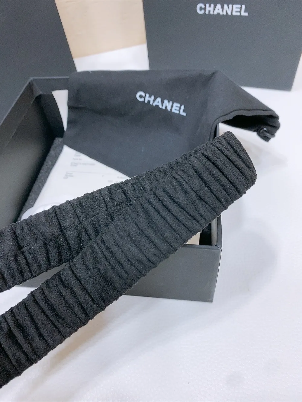💰460💰Full package💰 💍Purchasing level Chanel⚡️24c cc resin white Toothed chain brass logo buckle⚡️Calfskin Silver metal and gold metal ⚡️3.0cm high-quality, elastic, versatile and elegant Size number including buckle S=65cm total length (available 75, 80, 85) M=70cm L =75cm XL=80cm, one size can be used in 3 to 4 sizes!