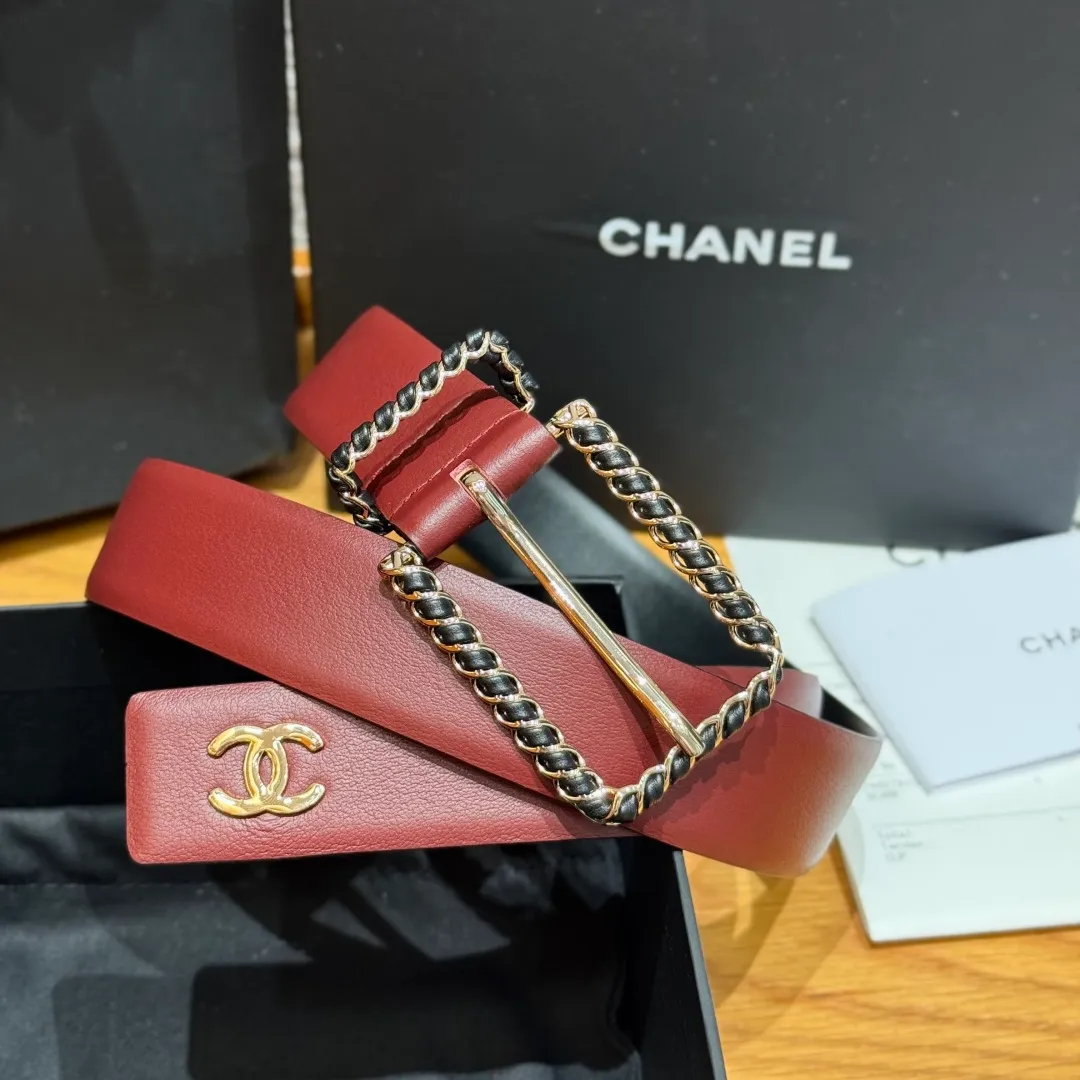 💰480💰Full package💰 💍Purchase level Chanel ⚡️🌹Twist pin buckle belt Chanel twist pin buckle cowhide belt feels soft and full of texture, CC metal embellishment at the tail, exquisite and high-end, the upper body is superb, and it inadvertently reveals an intellectual and elegant temperament. Width 3.0cm