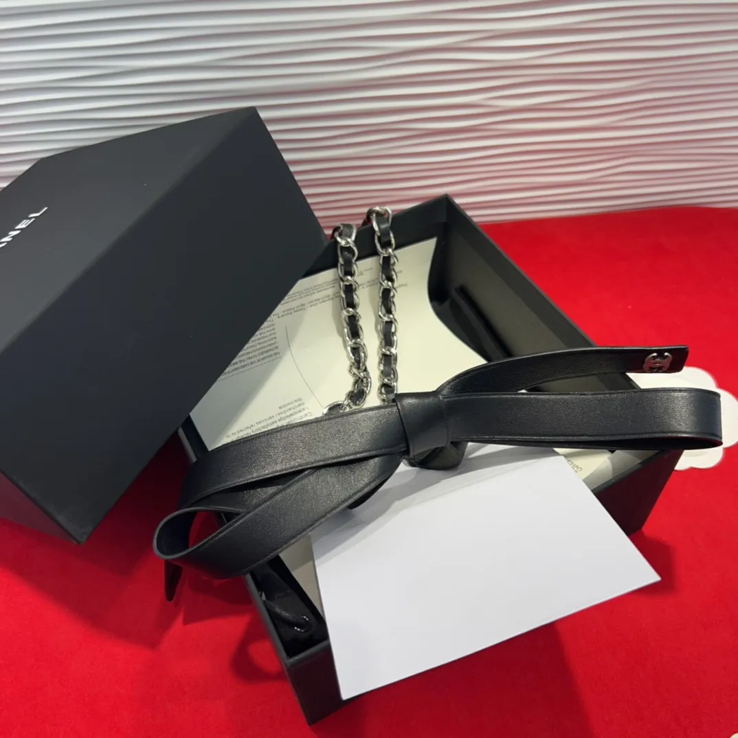 💰460💰Full package💰 💍purchasing grade Chanel lambskin glass pearl and golden metal black with chain *cc letter logo is consistent with the original product. Delicate texture *One size fits all