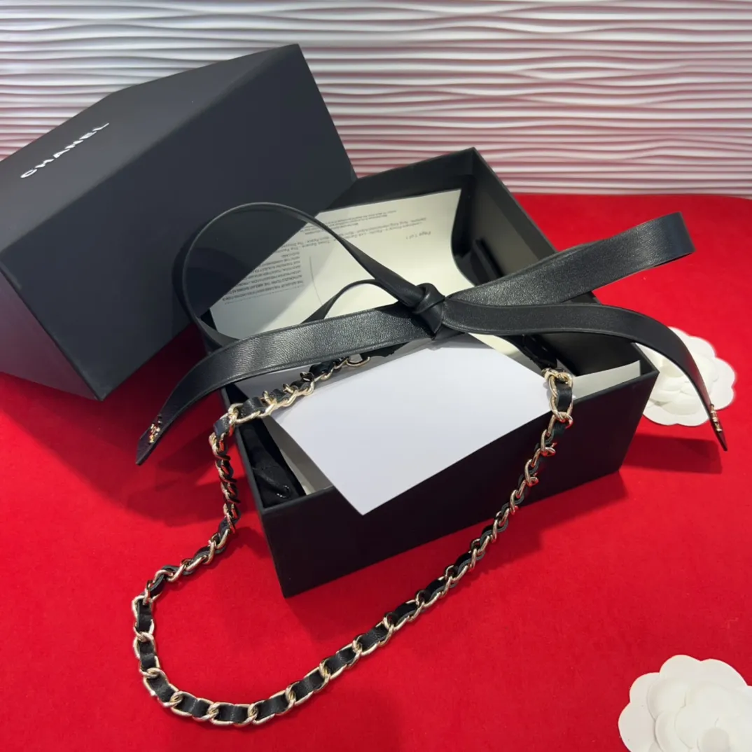 💰460💰Full package💰 💍purchasing grade Chanel lambskin glass pearl and golden metal black with chain *cc letter logo is consistent with the original product. Delicate texture *One size fits all