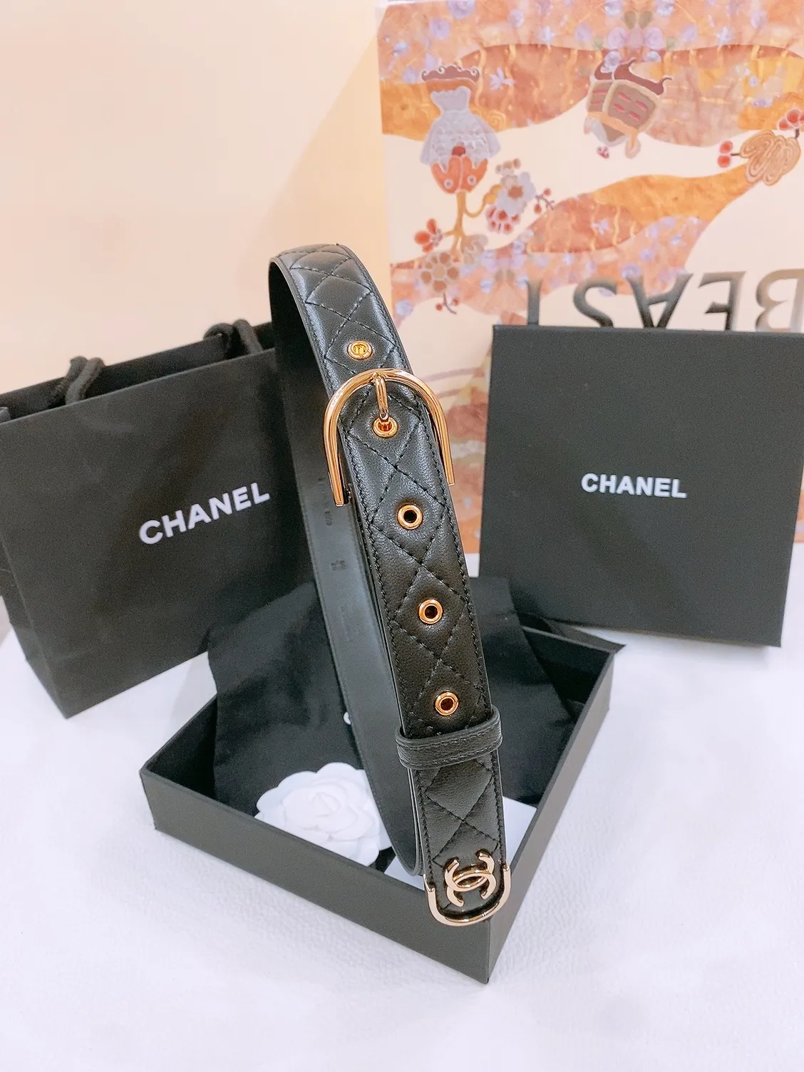 💰480💰Full package💰 💍Purchasing-grade chanel 3.0cm women's fashion model, sheepskin rhombus belt with top quality, authentic molded high-end customized leather hardware, customized pure steel hardware buckle, elastic waist design style to achieve a slimming effect, authentic positioning logo printing, comparable to the original product, fashionable, simple and luxurious, favored by many stars.