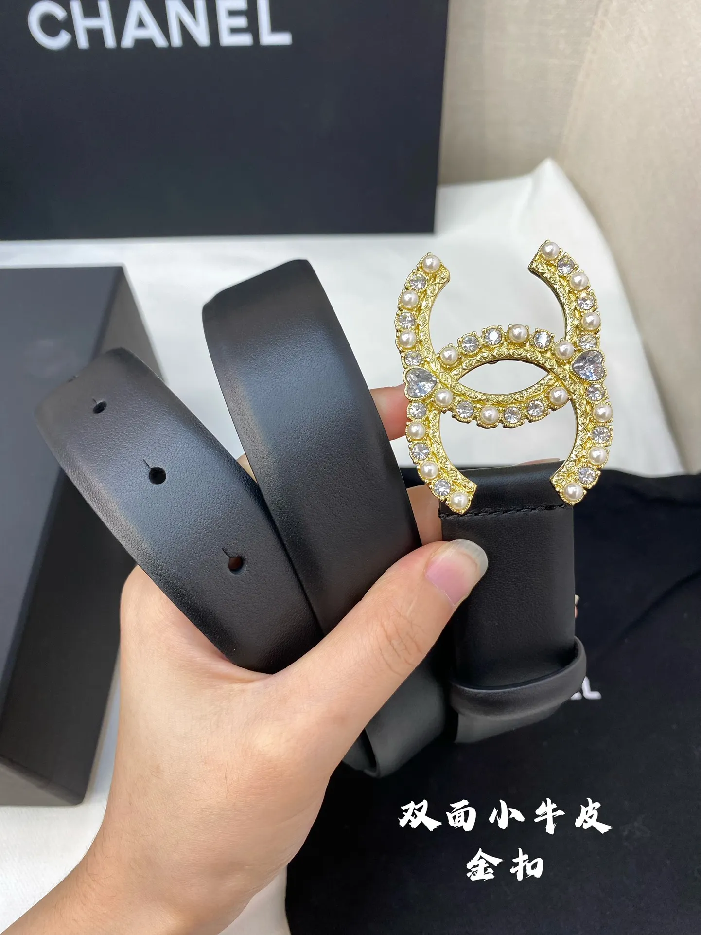 💰460💰Full package💰 💍Purchasing-grade Chanel Width 3.0CM Double-sided original calfskin, soft and delicate leather, good hand feel. A variety of discounts are available, with fine workmanship. The upper body effect is very good