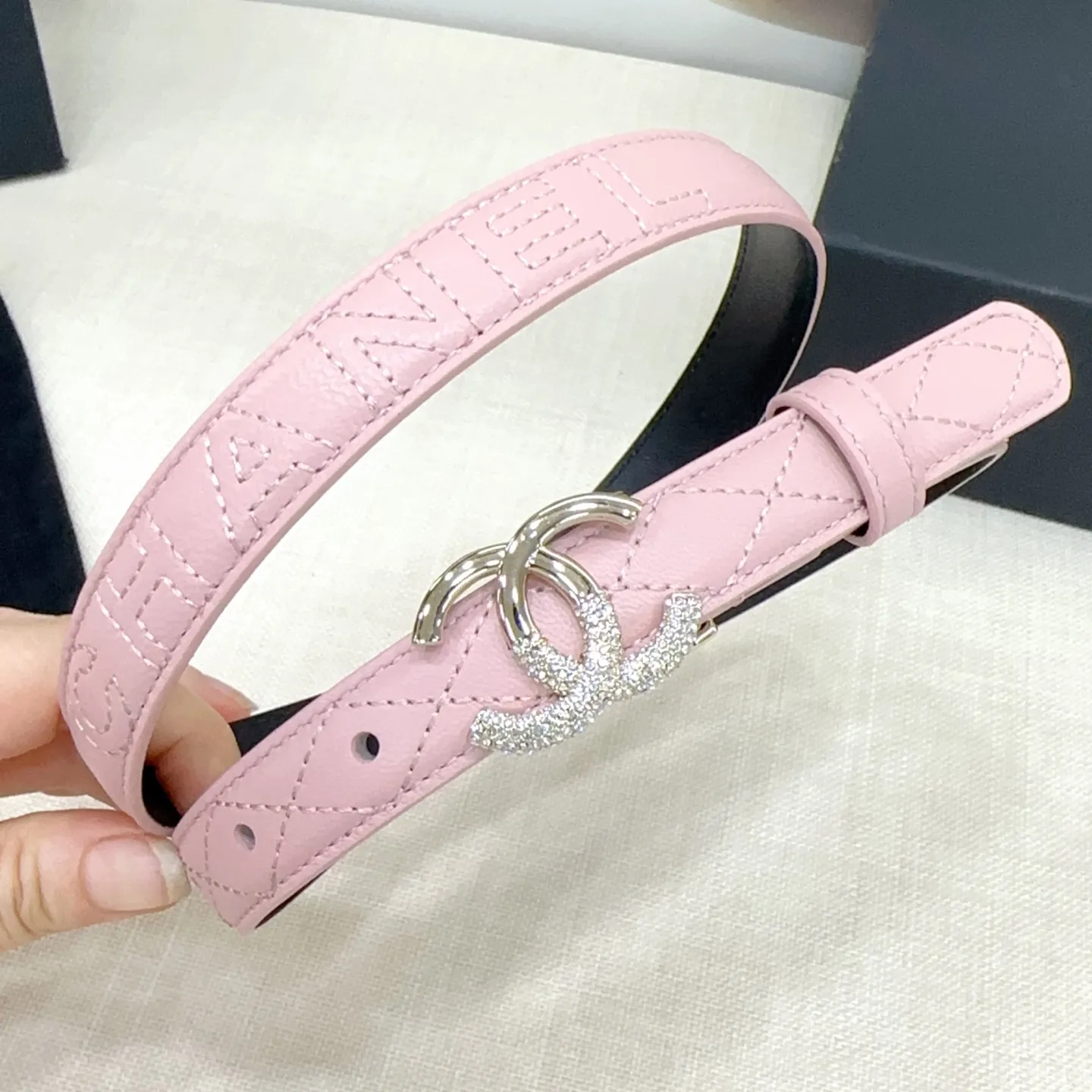 💰480💰Full package💰 💍Purchase grade Chanel⚡️🌹Ladies belt Width 2.0 size double-sided first layer cowhide⚡️🌹Length: 75-100 Euro Premium copper hardware buckle original mold customization High quality