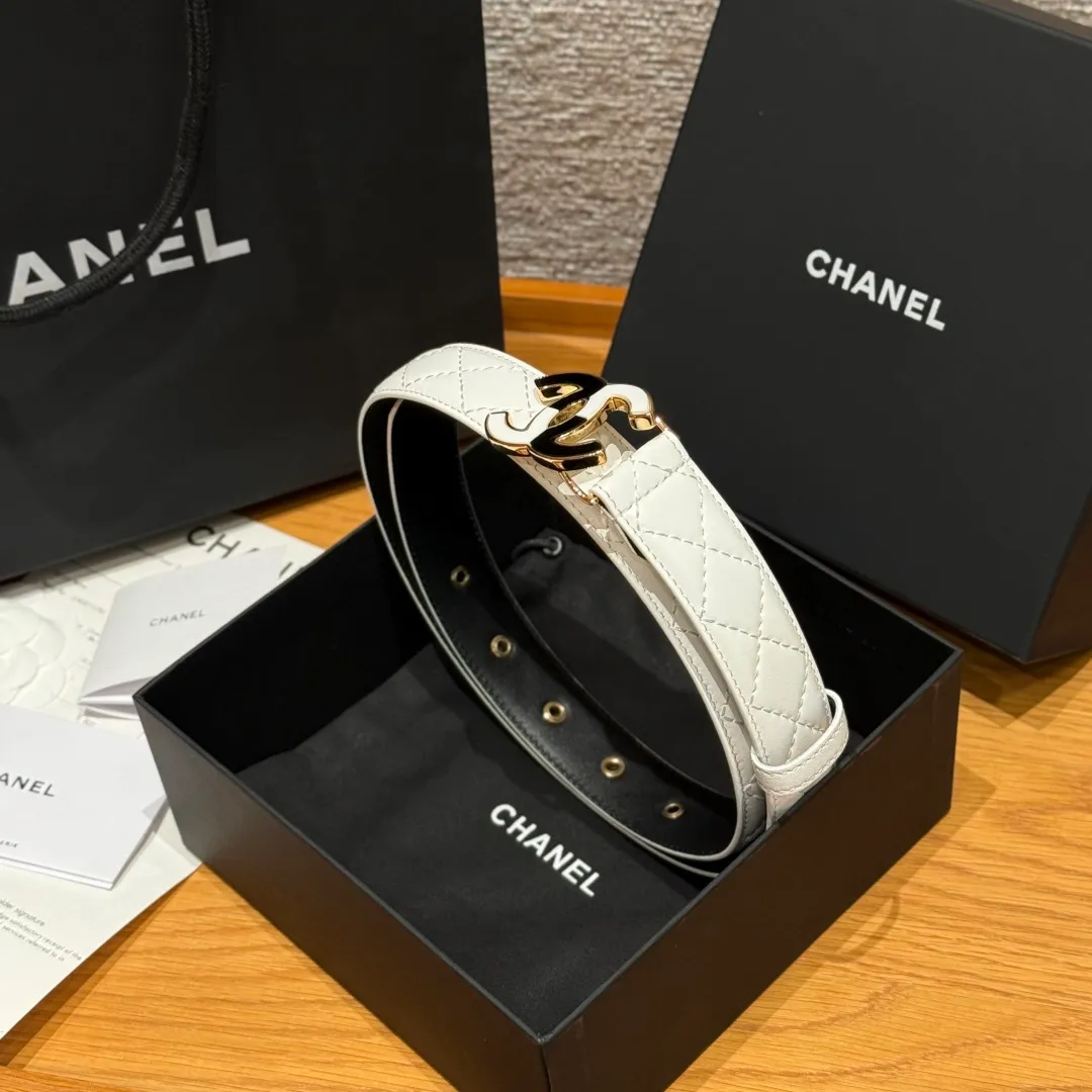 💰460💰Full package💰 💍Purchase level Chanel ⚡️🌹New women's belt, classic metal double C letter logo, made of rhombus sheepskin, the sheepskin texture is super soft, the hardware buckle is very well made, shows the waist shape, very versatile, looks great with skirts, windbreakers and jeans. ⚡️🌹Width 3.0cm