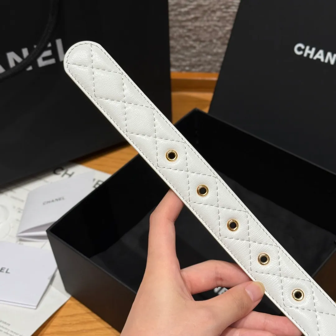💰460💰Full package💰 💍Purchase level Chanel ⚡️🌹New women's belt, classic metal double C letter logo, made of rhombus sheepskin, the sheepskin texture is super soft, the hardware buckle is very well made, shows the waist shape, very versatile, looks great with skirts, windbreakers and jeans. ⚡️🌹Width 3.0cm