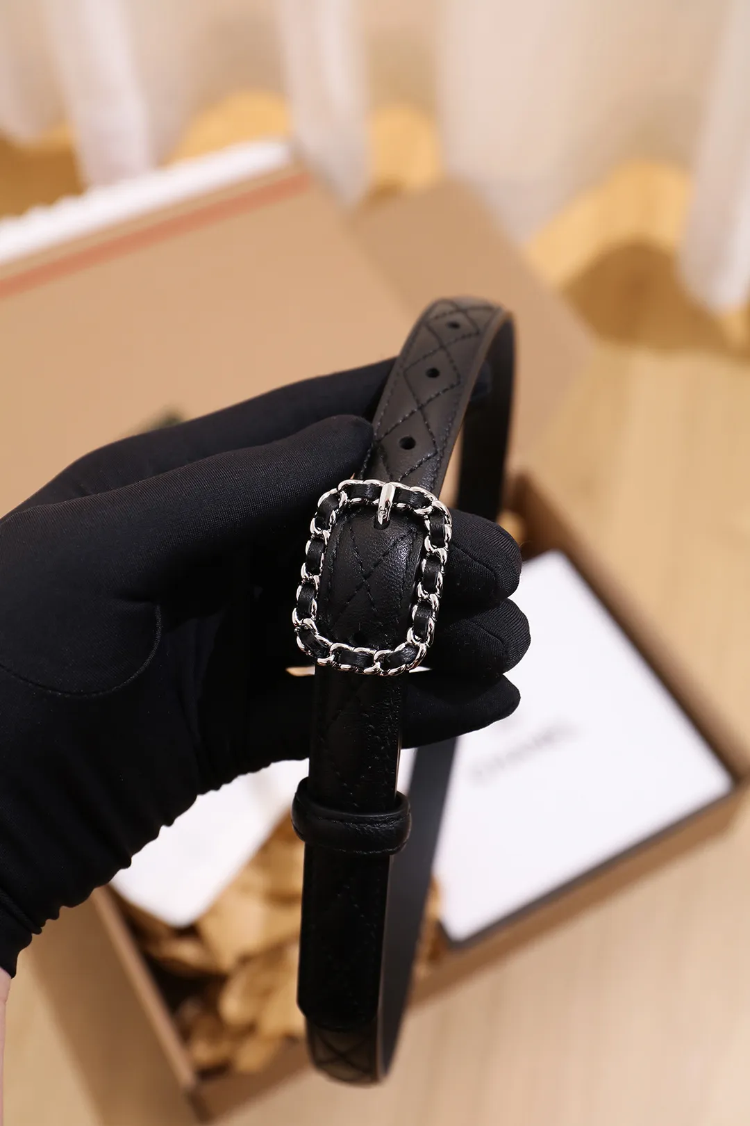 💰460💰Full package💰 💍Purchase grade Chanel Width 2.0cm Double-sided first-layer calfskin, fine workmanship, soft and full leather. Discount: A variety of styles can be matched. Size: 90-110cm. Packaging: full set of packaging.