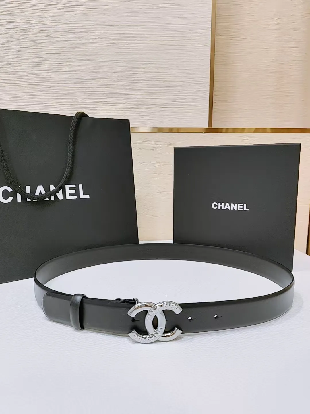 💰460💰Full package💰 💍Purchase level Chanel classic double C belt. The new logo buckle is matched with the imported calfskin belt body. The texture is perfect. It is the finishing touch in spring. The diameter of the belt is 3.0cm.