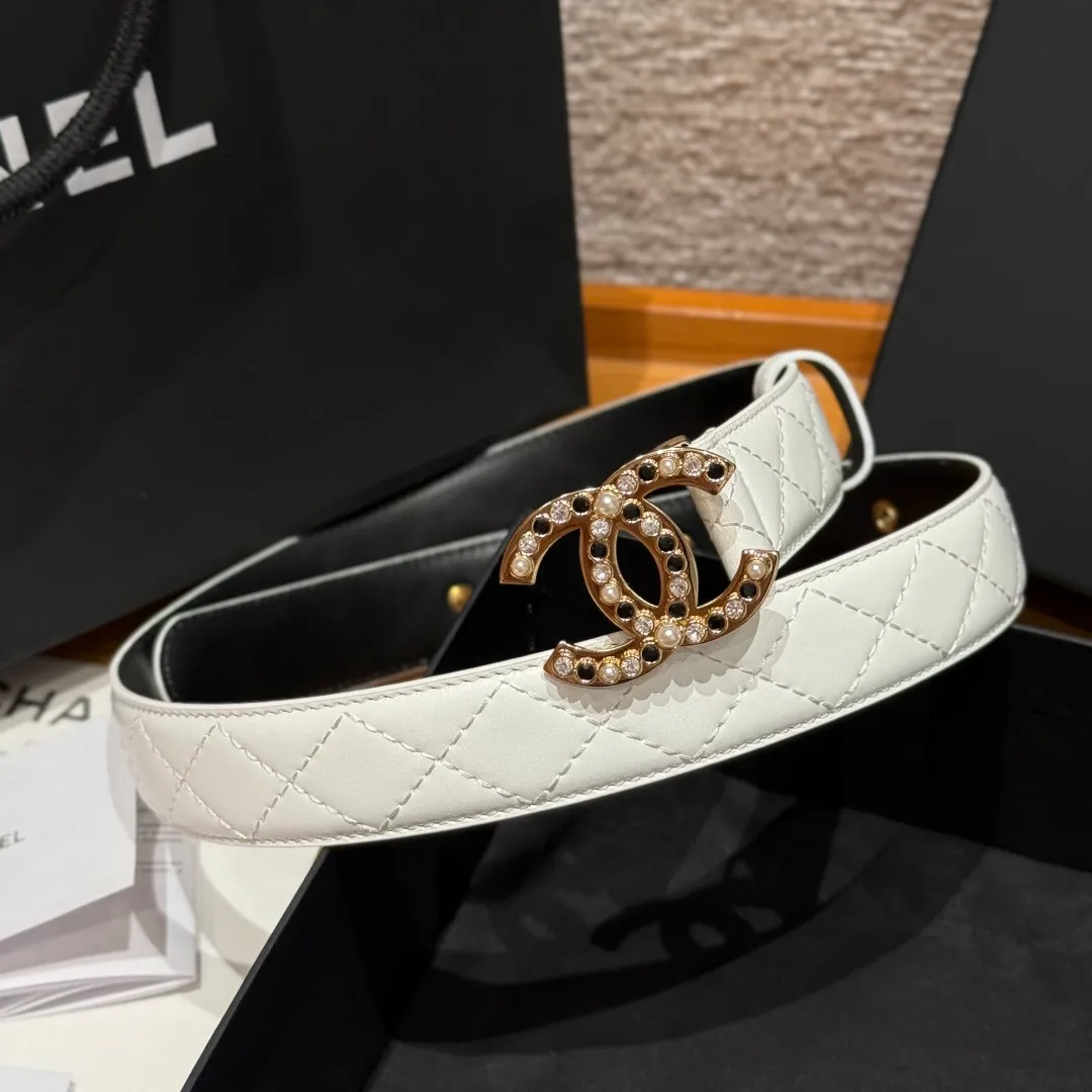 💰460💰Full package💰 💍Purchase level Chanel ⚡️🌹New women's belt, classic metal double C letter logo, made of rhombus sheepskin, the sheepskin texture is super soft, the hardware buckle is very well made, shows the waist shape, very versatile, looks great with skirts, windbreakers and jeans. ⚡️🌹Width 3.0cm