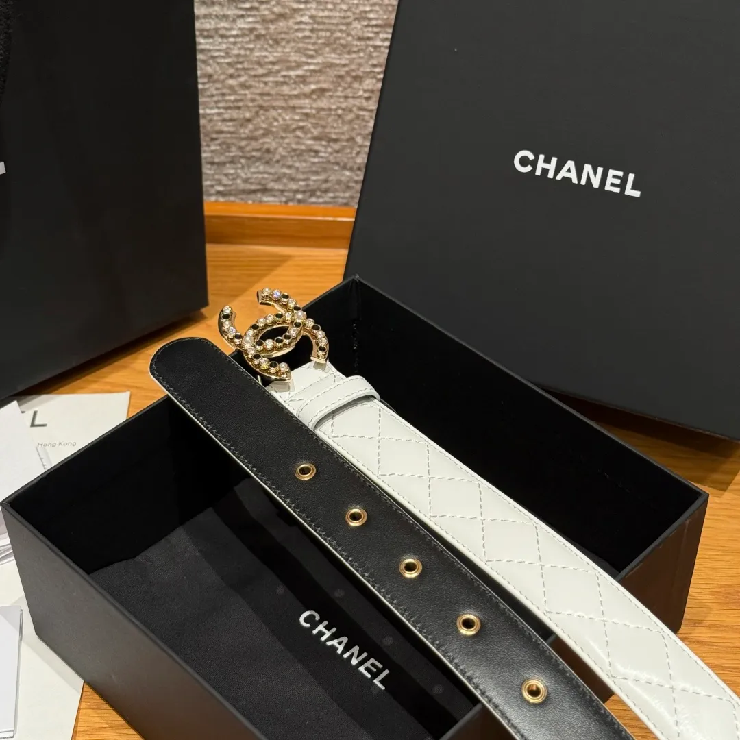 💰460💰Full package💰 💍Purchase level Chanel ⚡️🌹New women's belt, classic metal double C letter logo, made of rhombus sheepskin, the sheepskin texture is super soft, the hardware buckle is very well made, shows the waist shape, very versatile, looks great with skirts, windbreakers and jeans. ⚡️🌹Width 3.0cm