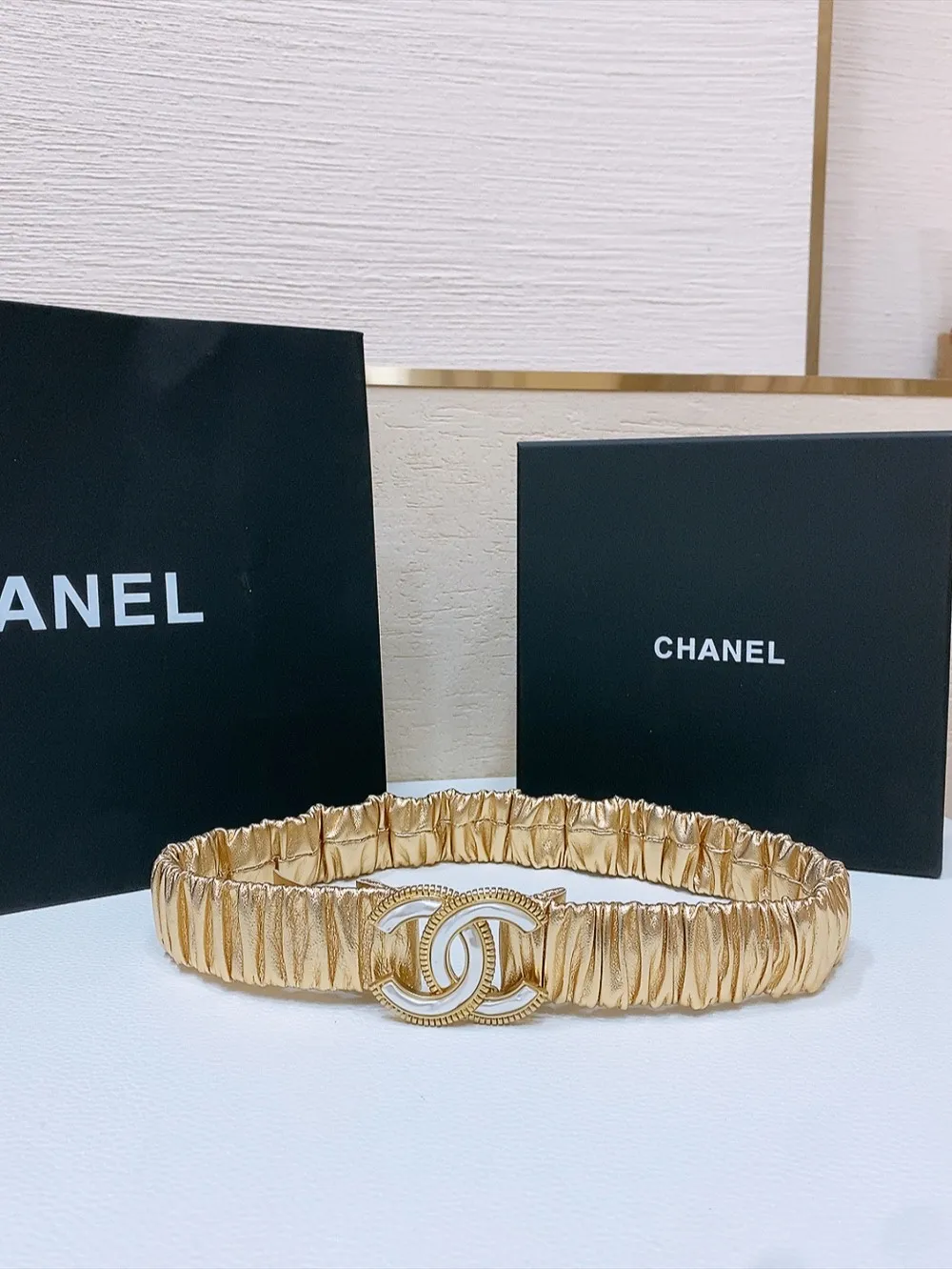 💰460💰Full package💰 💍Purchasing level Chanel⚡️24c cc resin white Toothed chain brass logo buckle⚡️Calfskin Silver metal and gold metal ⚡️3.0cm high-quality, elastic, versatile and elegant Size number including buckle S=65cm total length (available 75, 80, 85) M=70cm L =75cm XL=80cm, one size can be used in 3 to 4 sizes!