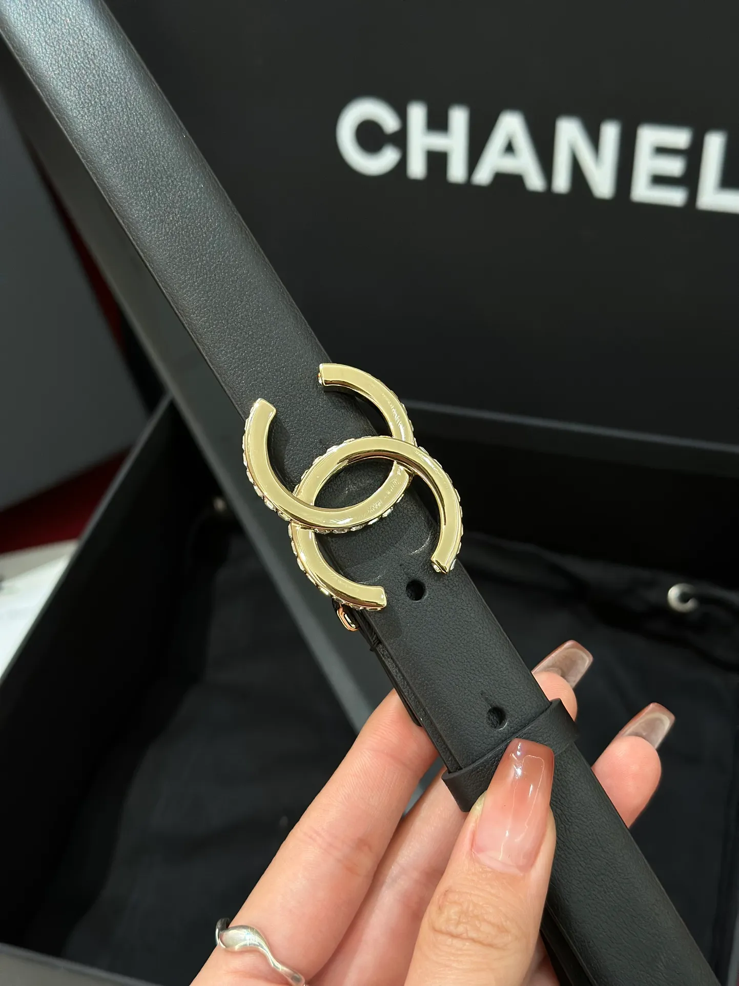 💰480💰Full package💰 💍Purchase level CHANEL⚡️🌹Latest fashion styles for women‼ ️‼ ️ The tail has a double C classic logo, top quality, genuine molded high-end custom leather hardware, custom pure steel hardware buckles, the belt adopts an elastic waist design to achieve a slimming effect, genuine positioning logo printing, comparable to the genuine product ⚡️🌹 Width 2.0cm