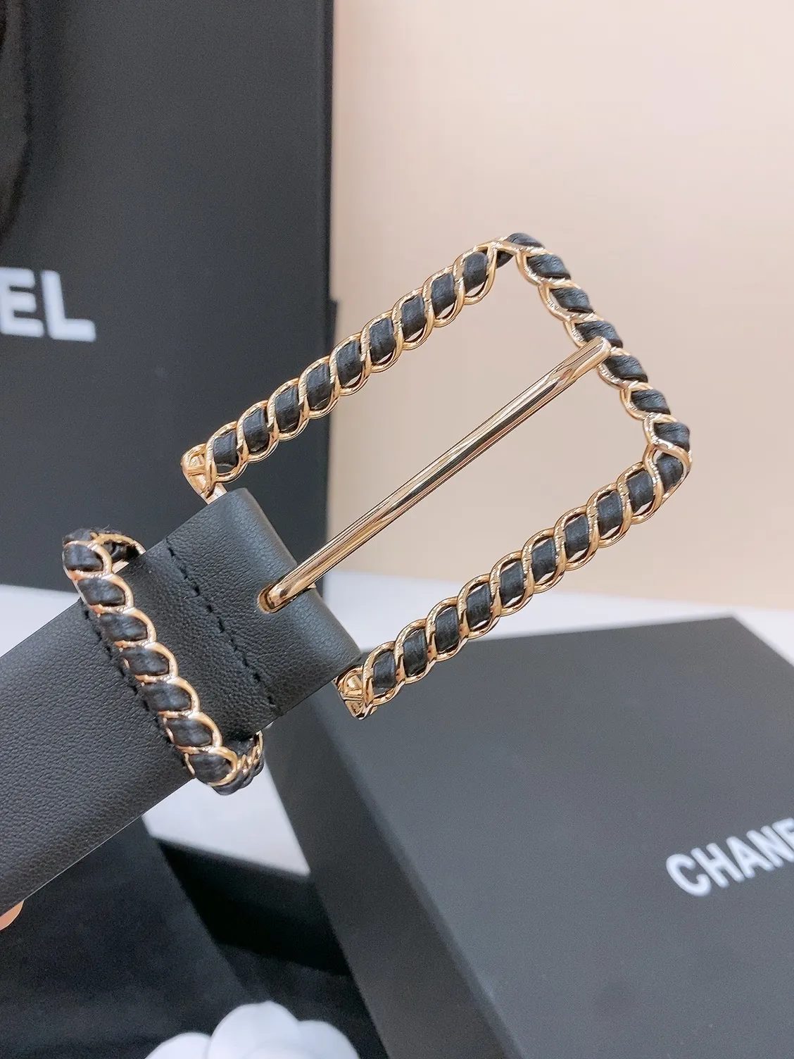 💰480💰Full package💰 💍Purchase level Chanel⚡️🌹Twisted twist pin buckle New design flip pin buckle with imported fetal cowhide belt⚡️🌹Soft touch and full texture Tail CC metal embellishment⚡️🌹Width 3.0cm