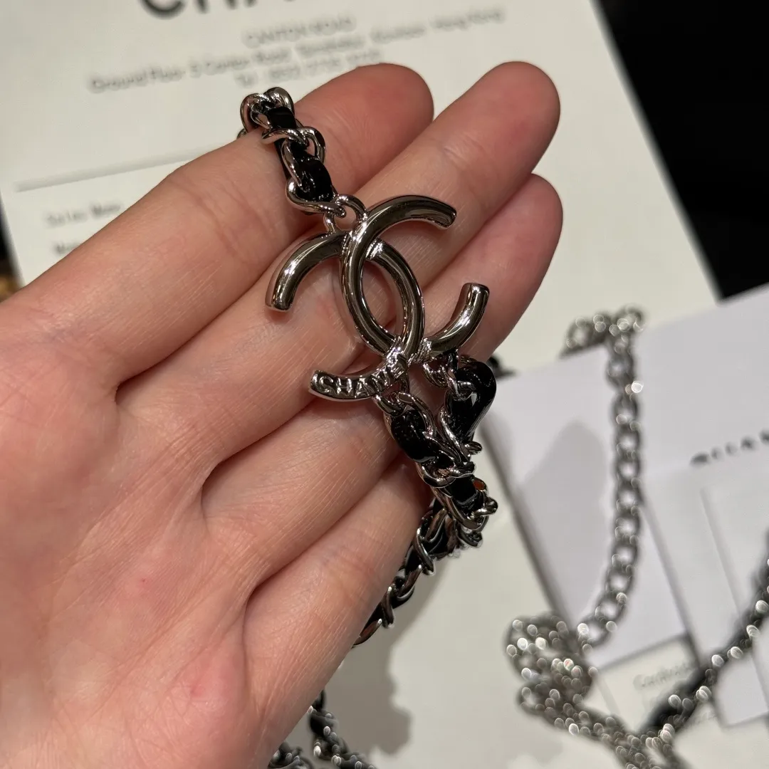 💰520💰Full package💰 💍Purchasing-grade Chanel women's waist chain, classic leather chain⛓️, letter chain belt, as a decorative belt, using the most classic logo and letter design, using leather design, very versatile with jeans and dresses.