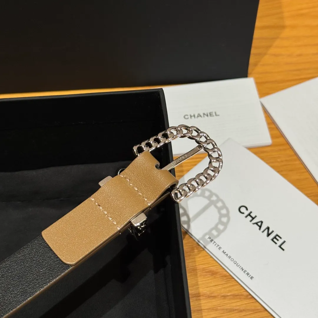 💰440💰Full package💰 💍Purchasing agent grade Chanel ⚡️🌹U-shaped women's belt This is made of imported cowhide, and the hardware is designed with a U-shaped pin buckle. Wearing the belt shows your waistline, enhances your temperament, and instantly becomes fashionable. It is a classic embellishment. Whether it is daily travel or attending important occasions, it can easily control various styles of clothing.⚡️🌹Width: 20 mm