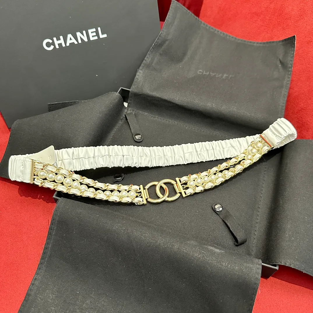 💰540💰Full package💰 💍Purchase-grade Chanel ⚡️🌹New waist chain, made of special imported metal and imported cowhide material, textured and embellishment is the unique highlight of the whole without losing the feminine charm, making it an eye-catching highlight ~ The waist chain is worth collecting! Design show style 2023 advanced handicraft workshop. ⚡️🌹Width 2.5cm
