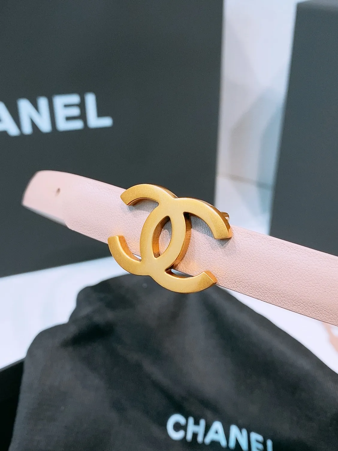 💰440💰Full package💰 💍Purchase level Chanel ⚡️🌹New narrow double-sided belt Chanel classic double-sided belt, made of high-quality calfskin, more suitable for summer, suitable for matching pants and skirts, very versatile 👍, the overall details are very surprising, full of design 👍🏻 Width: 15 mm