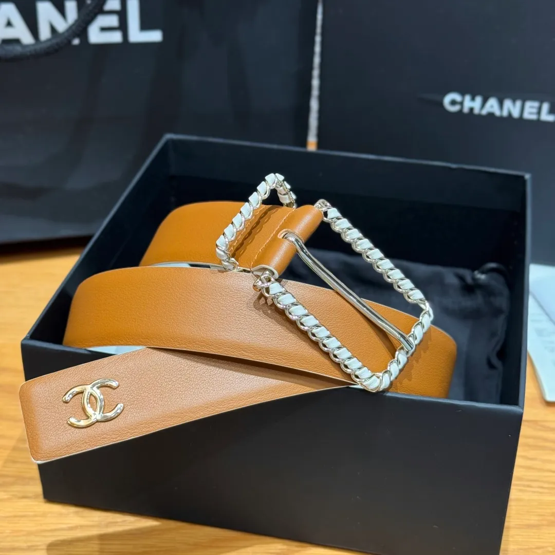 💰480💰Full package💰 💍Purchase level Chanel ⚡️🌹Twist pin buckle belt Chanel twist pin buckle cowhide belt feels soft and full of texture, CC metal embellishment at the tail, exquisite and high-end, the upper body is superb, and it inadvertently reveals an intellectual and elegant temperament. Width 3.0cm