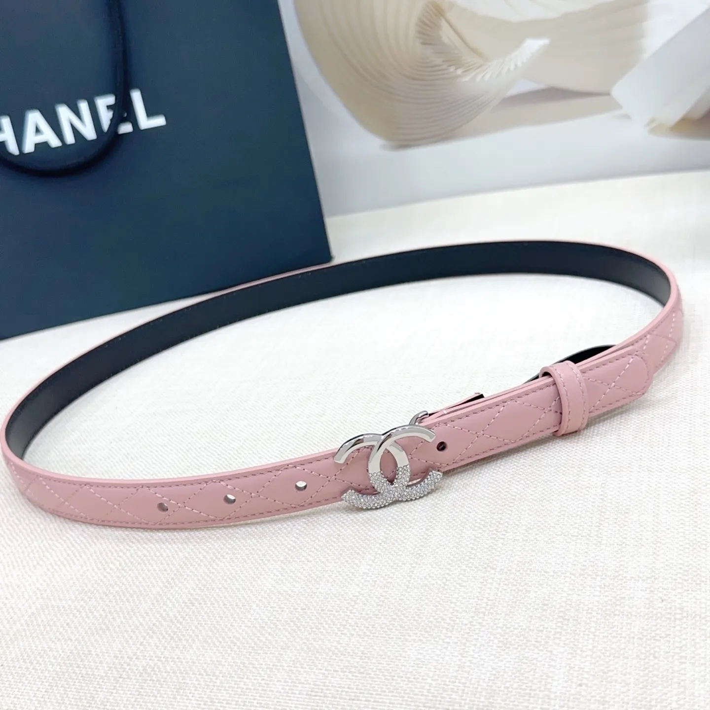 💰480💰Full package💰 💍Purchase grade Chanel⚡️🌹Ladies belt Width 2.0 size double-sided first layer cowhide⚡️🌹Length: 75-100 Euro Premium copper hardware buckle original mold customization High quality