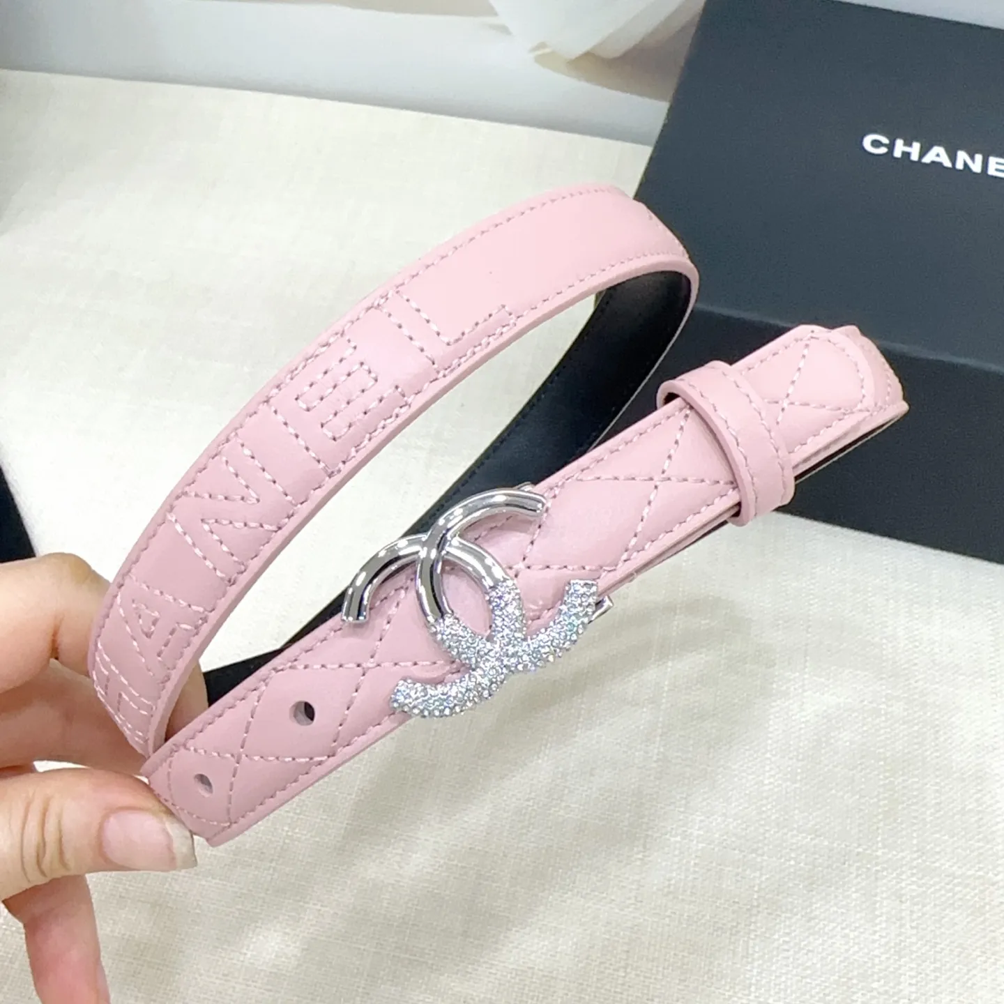 💰480💰Full package💰 💍Purchase grade Chanel⚡️🌹Ladies belt Width 2.0 size double-sided first layer cowhide⚡️🌹Length: 75-100 Euro Premium copper hardware buckle original mold customization High quality