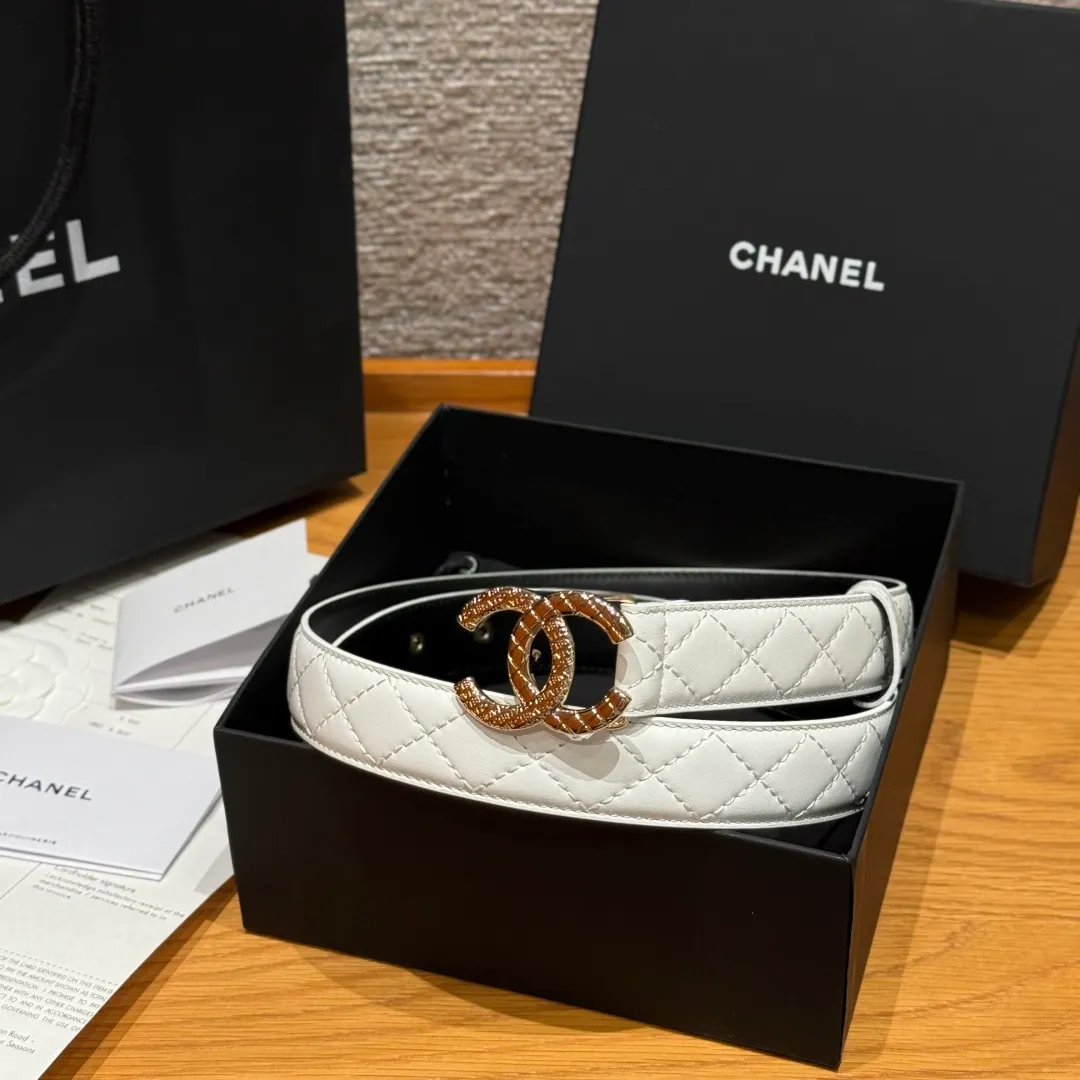 💰460💰Full package💰 💍Purchase level Chanel ⚡️🌹New women's belt, classic metal double C letter logo, made of rhombus sheepskin, the sheepskin texture is super soft, the hardware buckle is very well made, shows the waist shape, very versatile, looks great with skirts, windbreakers and jeans. ⚡️🌹Width 3.0cm