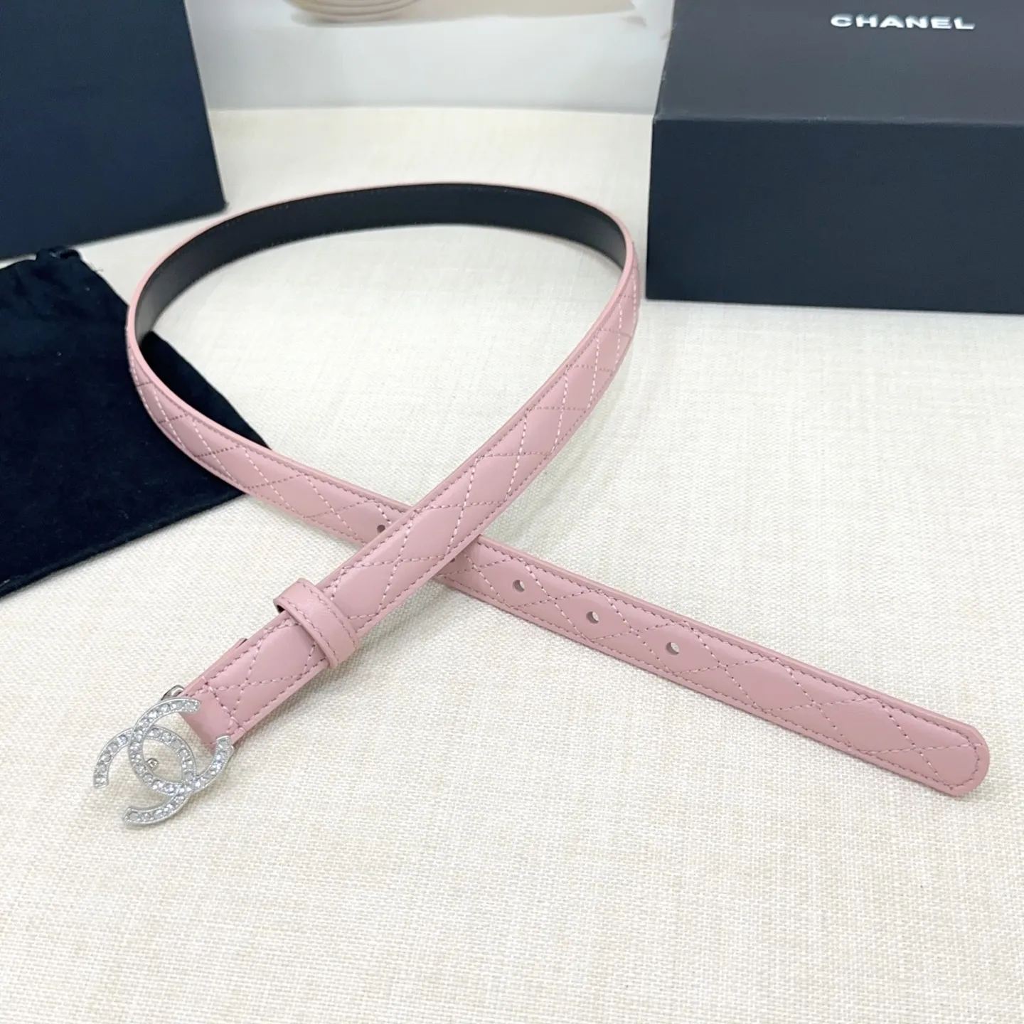 💰480💰Full package💰 💍Purchase grade Chanel⚡️🌹Ladies belt Width 2.0 size double-sided first layer cowhide⚡️🌹Length: 75-100 Euro Premium copper hardware buckle original mold customization High quality