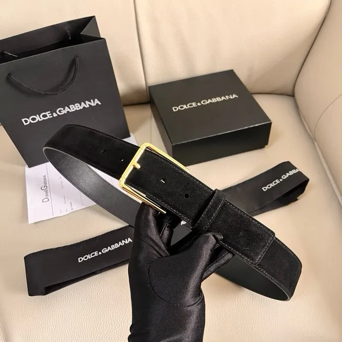 💰460💰Full package💰 💍Purchase level Dolce & Gabbana DG⚡️🌹4.0cm wide new nubuck leather Re-Edition fashion show is a dreamy journey back to the origin of the brand, where the past and the present meet, interpreting archive items from an innovative perspective