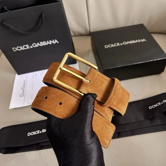 💰460💰Full package💰 💍Purchase level Dolce & Gabbana DG⚡️🌹4.0cm wide new nubuck leather Re-Edition fashion show is a dreamy journey back to the origin of the brand, where the past and the present meet, interpreting archive items from an innovative perspective