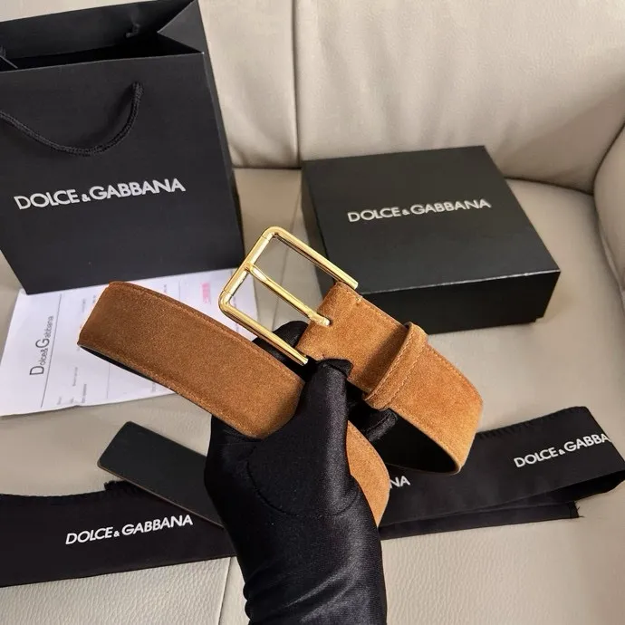 💰460💰Full package💰 💍Purchase level Dolce & Gabbana DG⚡️🌹4.0cm wide new nubuck leather Re-Edition fashion show is a dreamy journey back to the origin of the brand, where the past and the present meet, interpreting archive items from an innovative perspective