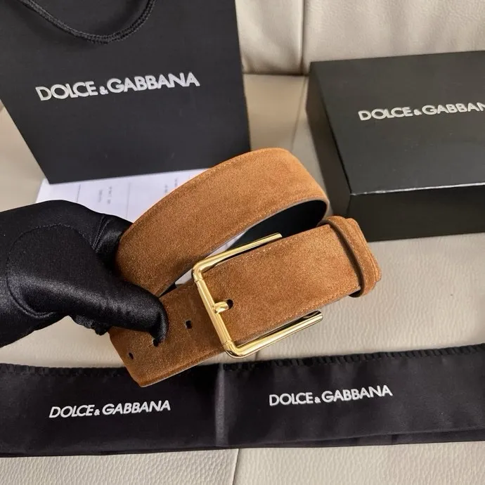💰460💰Full package💰 💍Purchase level Dolce & Gabbana DG⚡️🌹4.0cm wide new nubuck leather Re-Edition fashion show is a dreamy journey back to the origin of the brand, where the past and the present meet, interpreting archive items from an innovative perspective