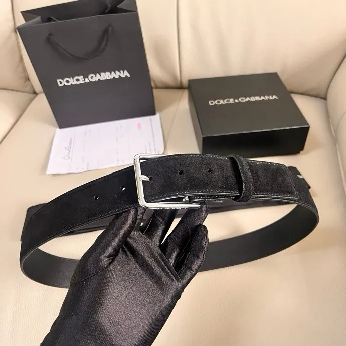 💰460💰Full package💰 💍Purchase level Dolce & Gabbana DG⚡️🌹4.0cm wide new nubuck leather Re-Edition fashion show is a dreamy journey back to the origin of the brand, where the past and the present meet, interpreting archive items from an innovative perspective