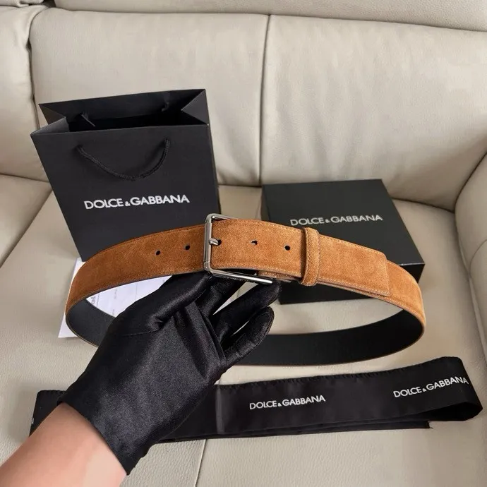 💰460💰Full package💰 💍Purchase level Dolce & Gabbana DG⚡️🌹4.0cm wide new nubuck leather Re-Edition fashion show is a dreamy journey back to the origin of the brand, where the past and the present meet, interpreting archive items from an innovative perspective