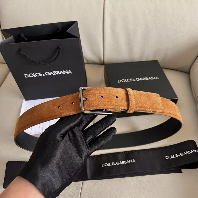 💰460💰Full package💰 💍Purchase level Dolce & Gabbana DG⚡️🌹4.0cm wide new nubuck leather Re-Edition fashion show is a dreamy journey back to the origin of the brand, where the past and the present meet, interpreting archive items from an innovative perspective