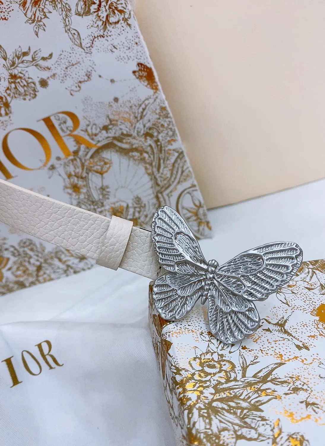 💰440💰Full package💰 💍Purchase level Dior Saddle Belt Brass hardware Double-sided saddle belt Grained cowhide surface and smooth cowhide bottom Soft and delicate feel Belt 2.0cm
