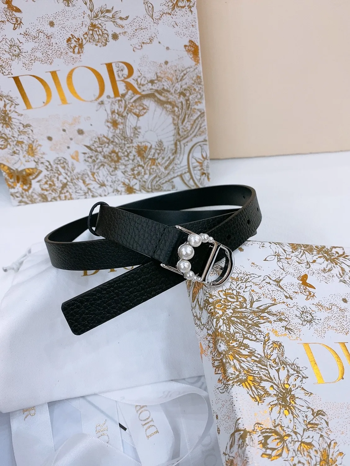 💰440💰Full package💰 💍Purchase level Dior Saddle Belt Brass hardware Double-sided saddle belt Grained cowhide surface and smooth cowhide bottom Soft and delicate feel Belt 2.0cm