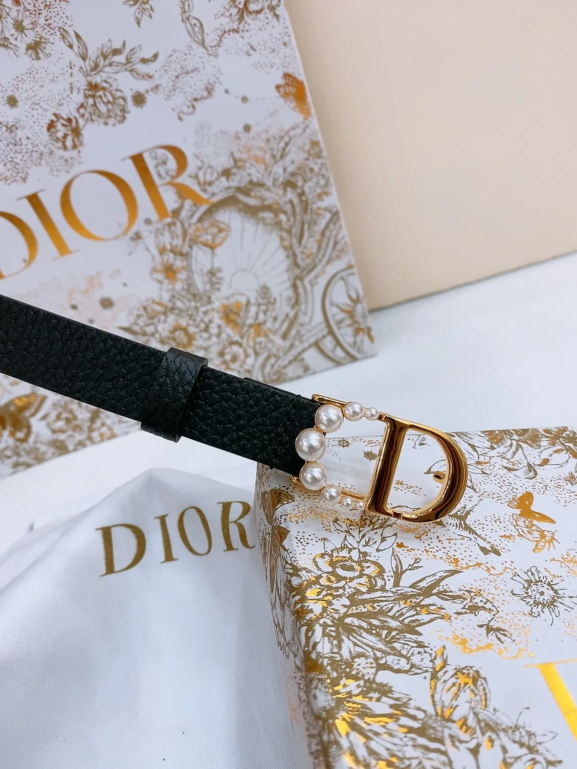 💰440💰Full package💰 💍Purchase level Dior Saddle Belt Brass hardware Double-sided saddle belt Grained cowhide surface and smooth cowhide bottom Soft and delicate feel Belt 2.0cm