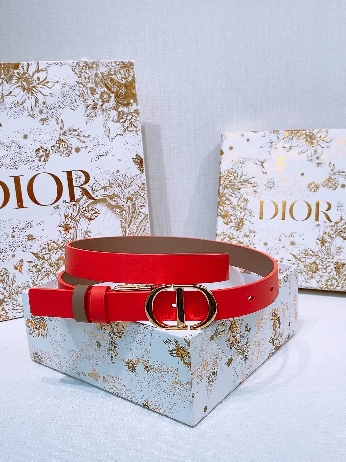 💰440💰Full package💰 💍Purchase level Dior⚡️🌹Montaigne *CD* belt Decorated with *Christian Dior* logo Glossy gold finish metal details Two detachable rings Calfskin belt⚡️🌹2.0cm