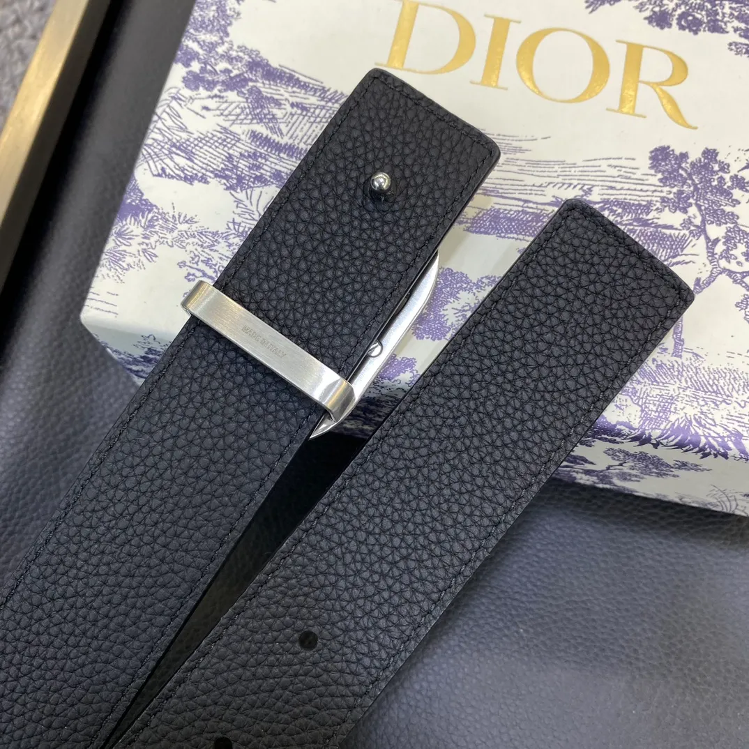 💰460💰Authentic packaging💰 💍Purchase grade Dior DIOR new stainless steel hardware width 3.5CM original imported first-layer cowhide with classic letter cloth. Matched with the original single ruthenium palladium electroplated CD buckle, feel. The oil edges are almost perfect, the original leather is customized