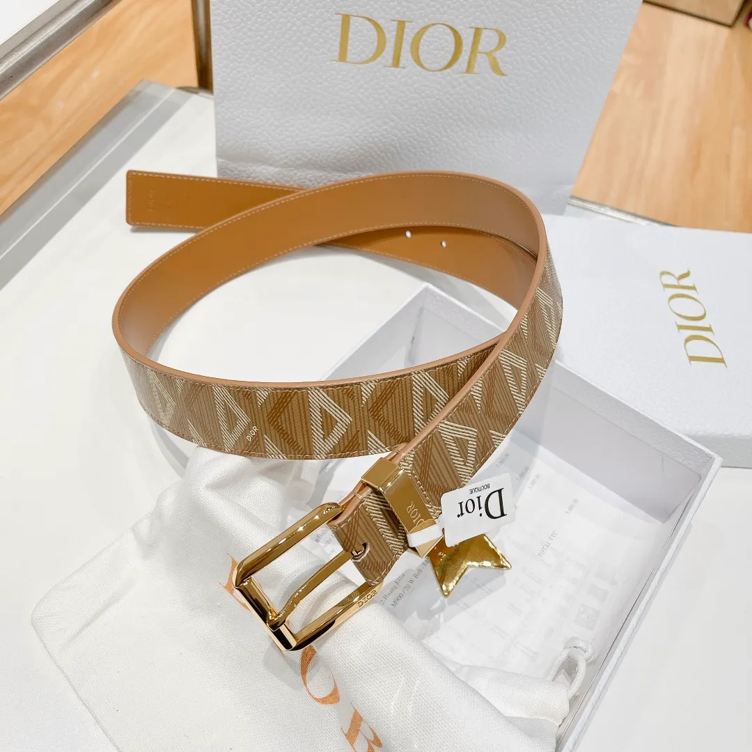 💰480💰Full package💰 💍Purchasing level Dior DIOR 3.5cm men's belt combines elegance with Dior's modern style. Double-sided design. One side is made of gray patterned canvas and the other side is made of gray smooth cow leather. Exquisite and elegant