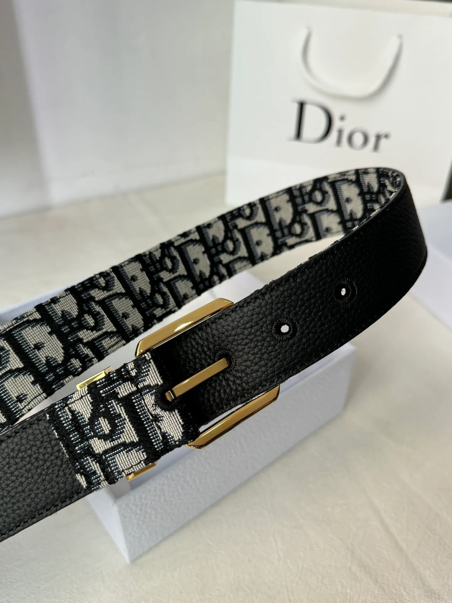 💰480💰Full package💰 💍Purchase level Dior⚡️🌹Black and beige DIOR OBLIQUE print and black cowhide lychee bottom⚡️🌹Exquisite metal pin buckle. Simple, fashionable, super stylish and versatile⚡️🌹High quality