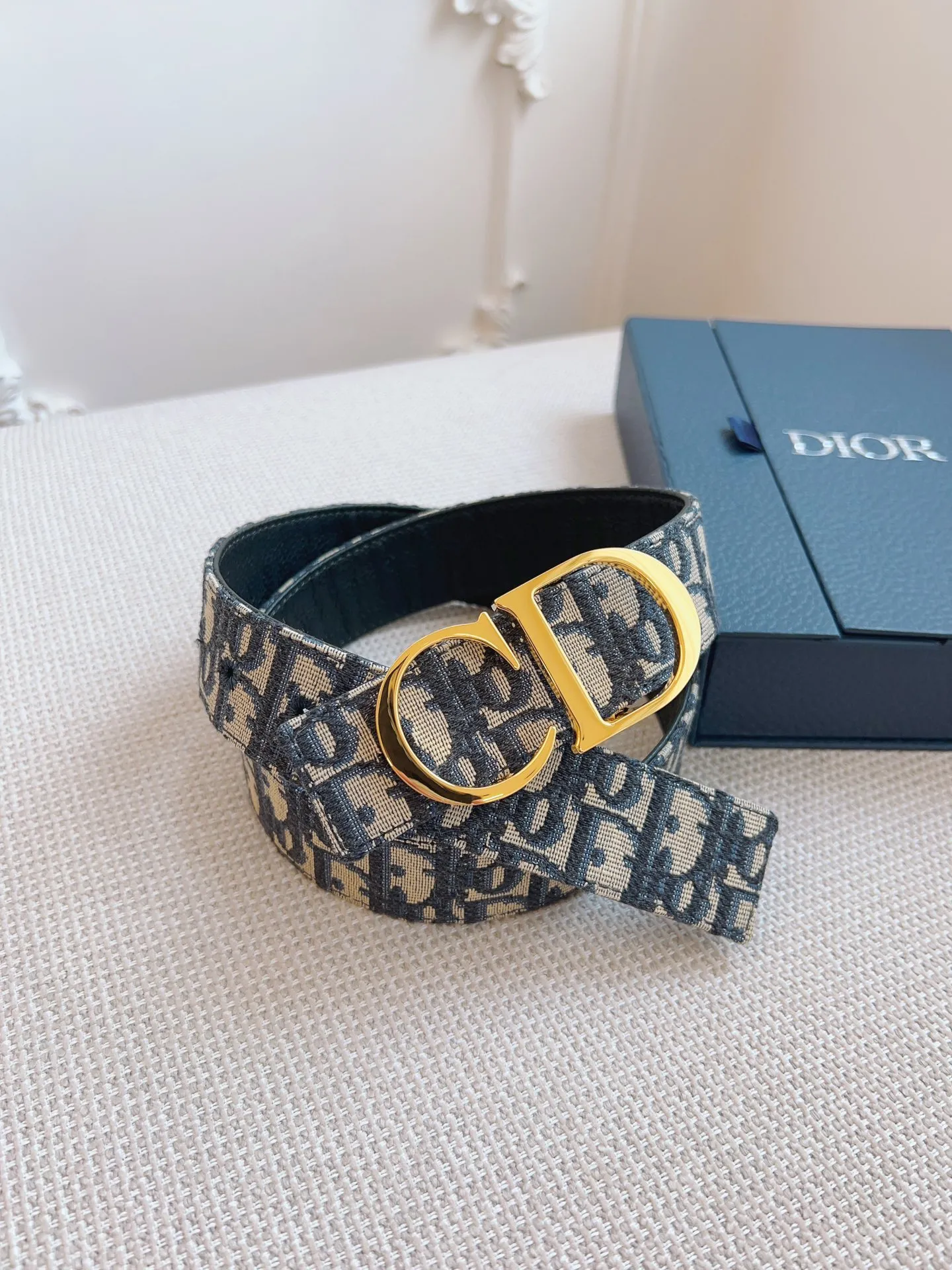 💰460💰Full package💰 💍Purchasing-grade DIOR⚡️🌹French original leather, Oblique blue cloth/black cowhide. There is no doubt about the quality. There is no better, only the best. Size 3.5 cm