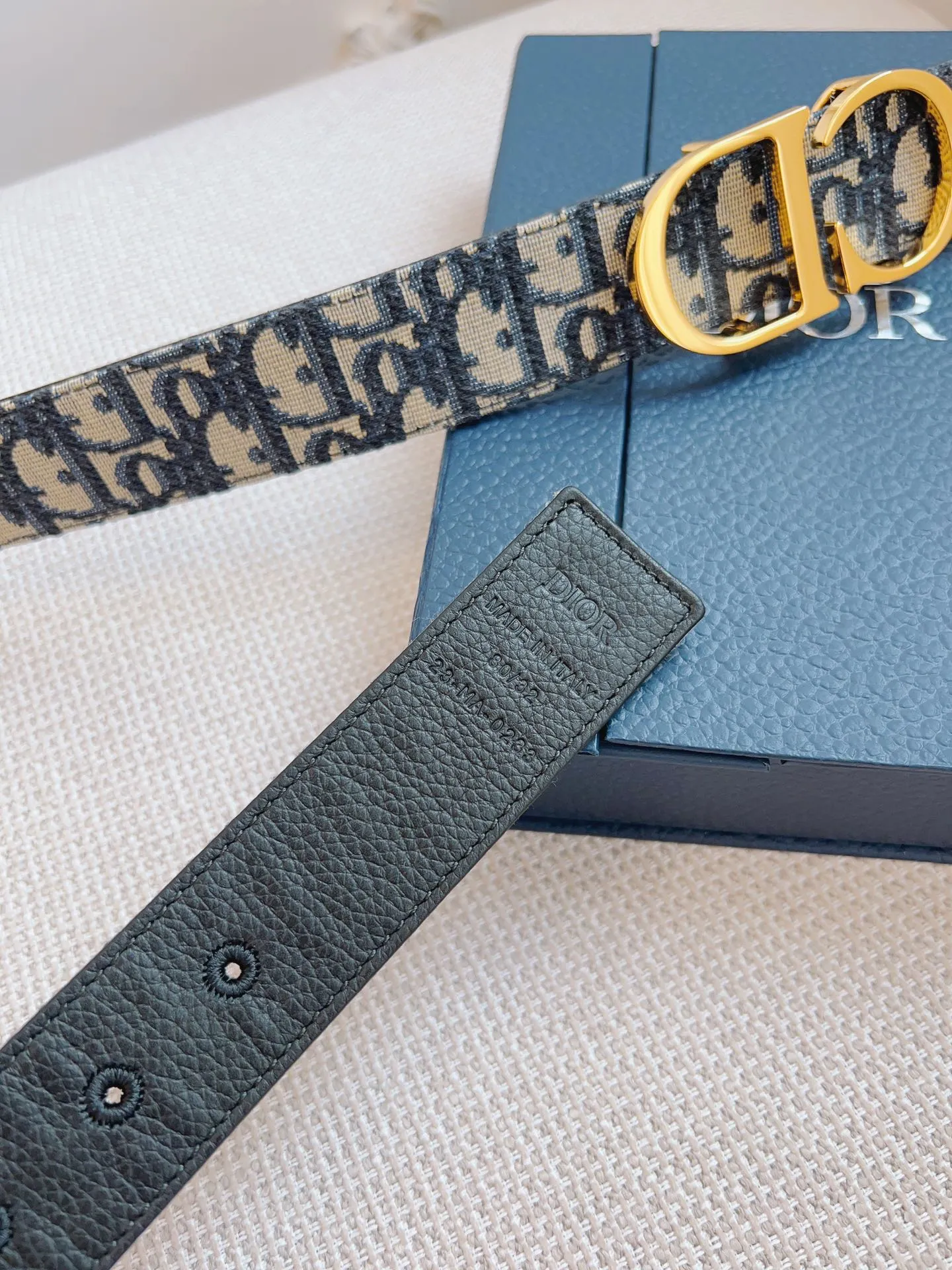 💰460💰Full package💰 💍Purchasing-grade DIOR⚡️🌹French original leather, Oblique blue cloth/black cowhide. There is no doubt about the quality. There is no better, only the best. Size 3.5 cm